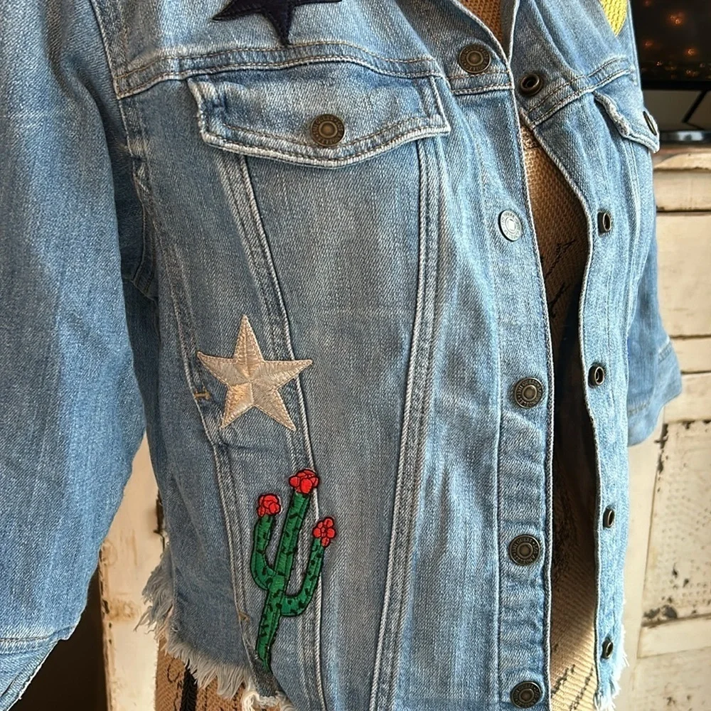 Guess cropped raw hem 3/4 sleeve hippie patches star cactus peace jean jacket - Picture 3 of 16